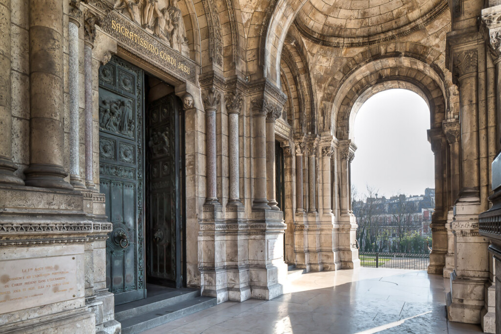 portes de la basilique du sacré coeur