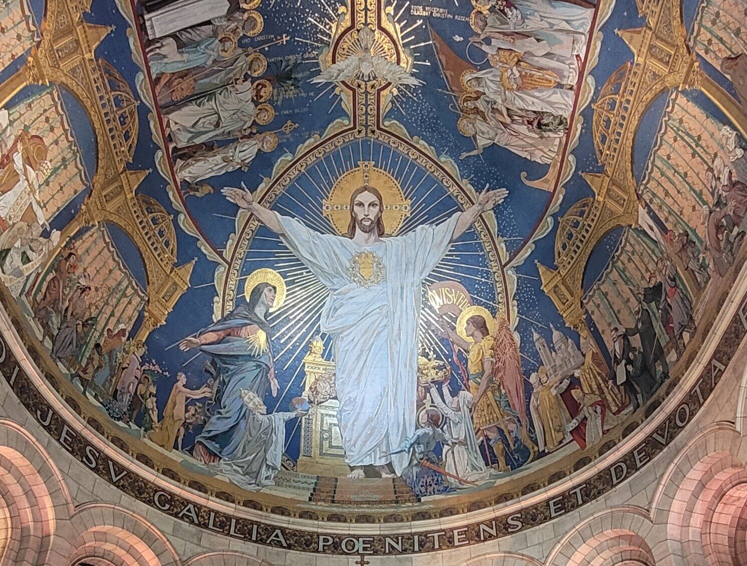 Le Chœur de la basilique tout en lumière